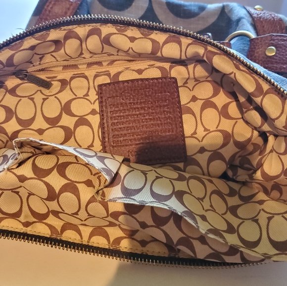 Classic Coach Purse - Picture 4 of 4